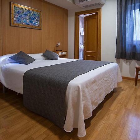 Iraipe Izaga Hostal Noáin Buitenkant foto