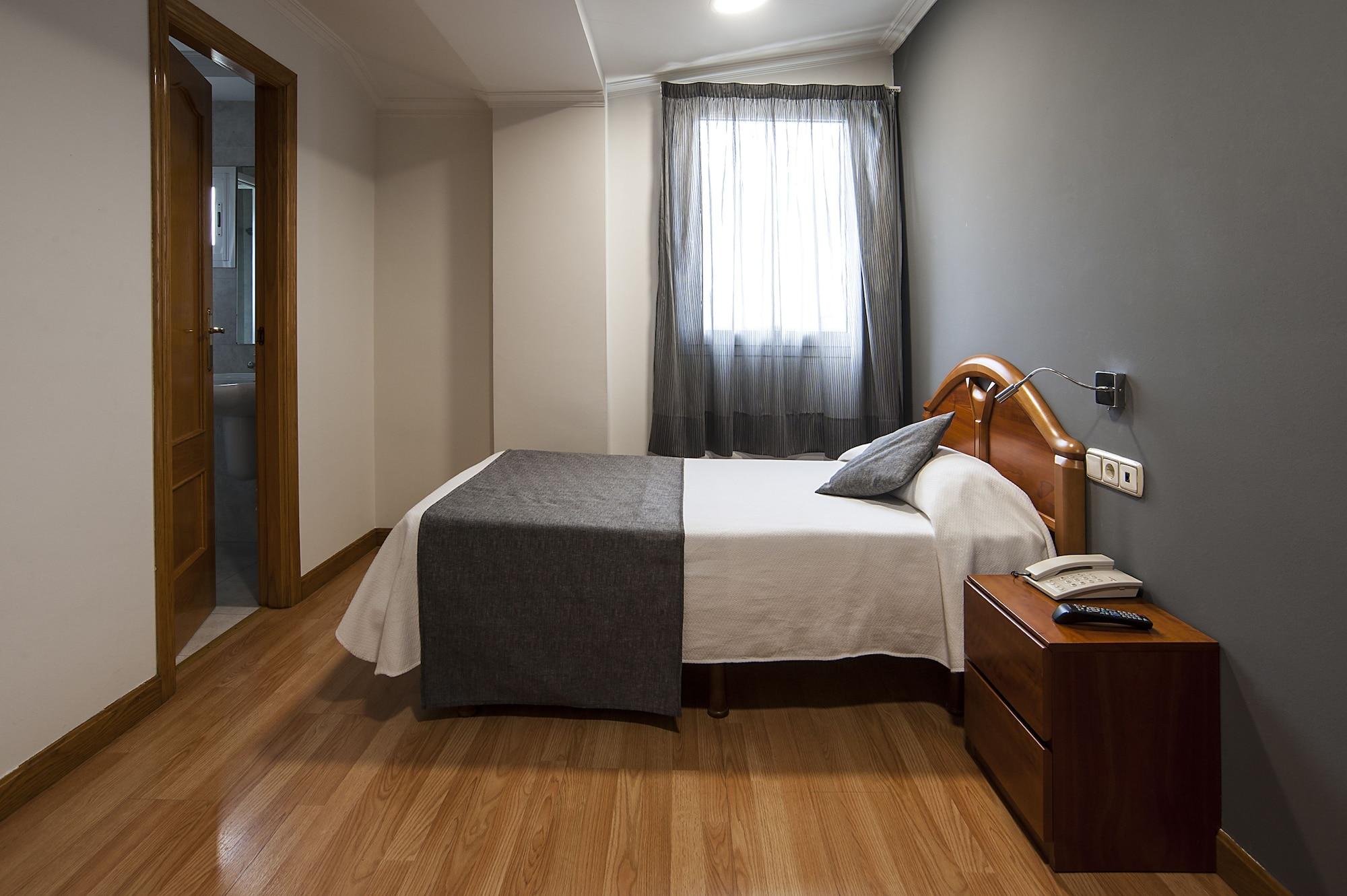 Iraipe Izaga Hostal Noáin Buitenkant foto