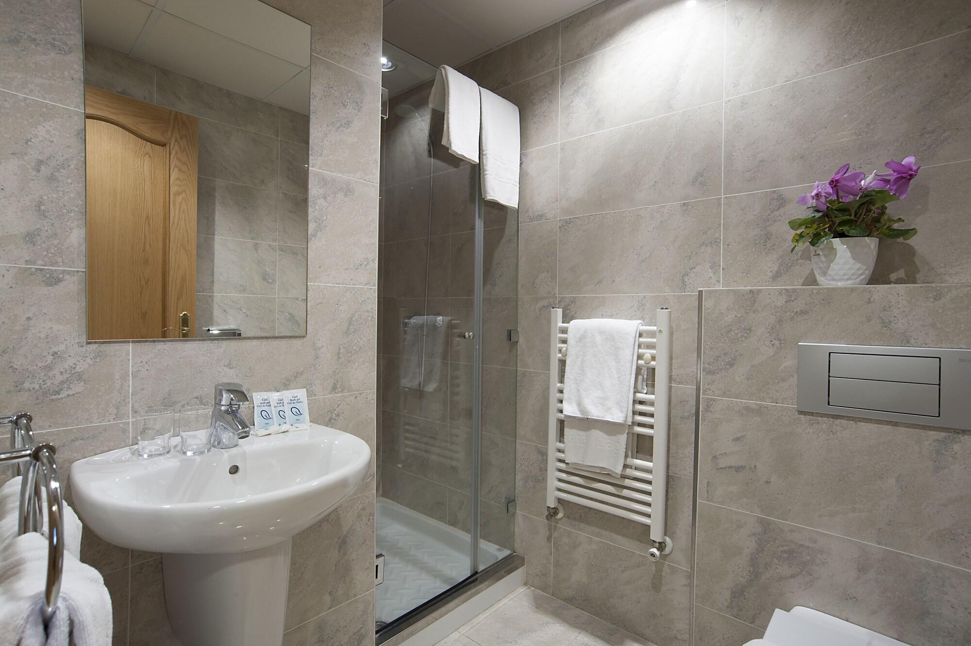 Iraipe Izaga Hostal Noáin Buitenkant foto