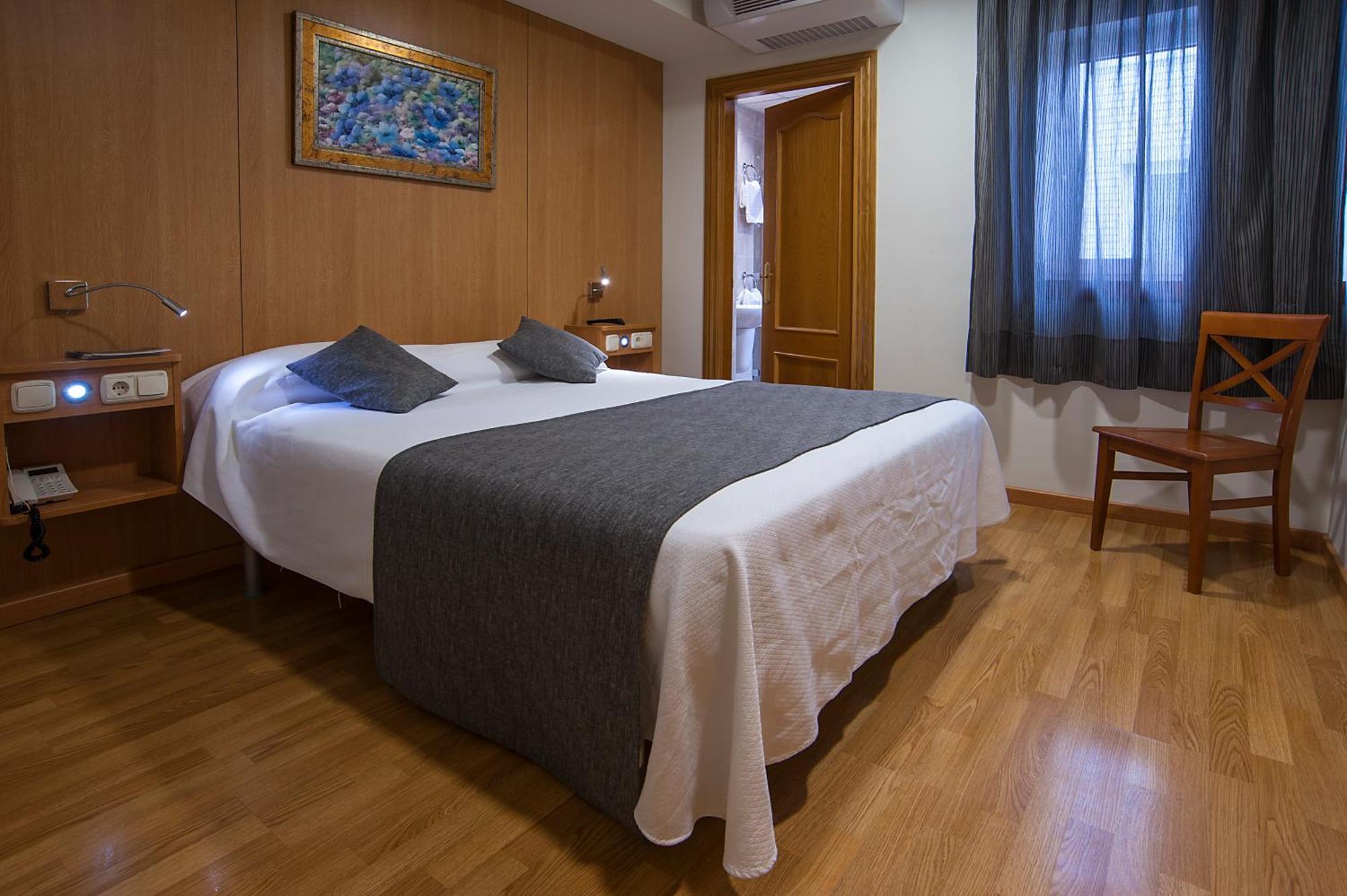 Iraipe Izaga Hostal Noáin Buitenkant foto