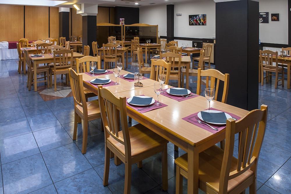 Iraipe Izaga Hostal Noáin Buitenkant foto