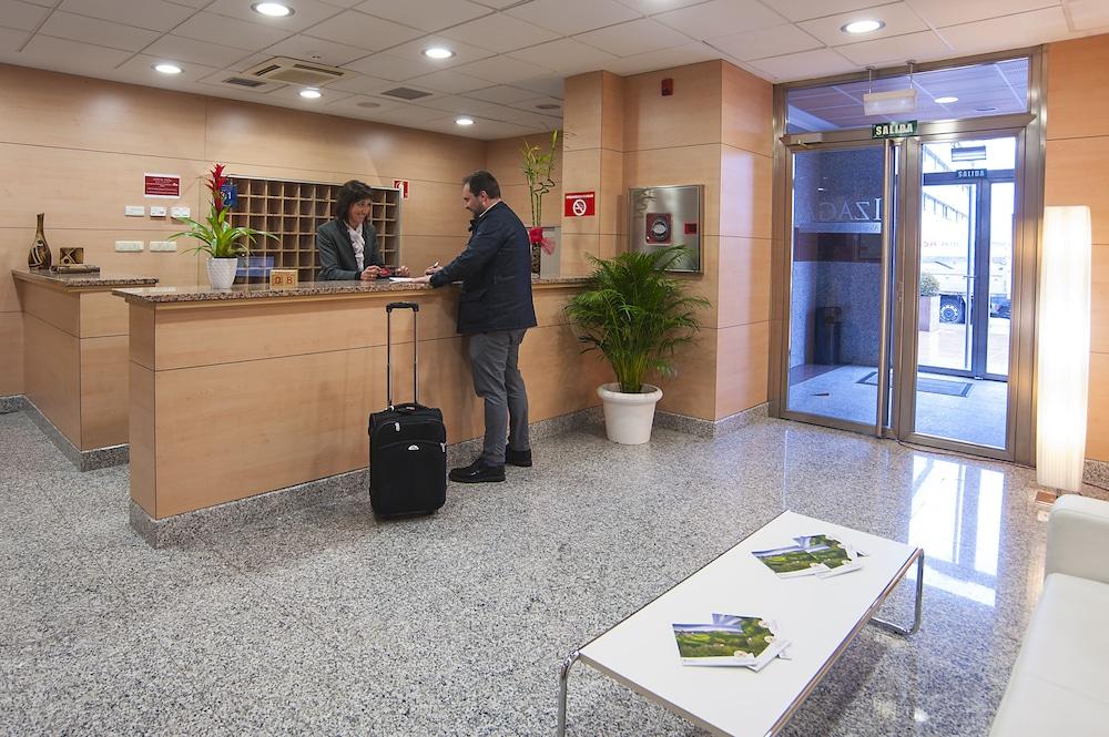Iraipe Izaga Hostal Noáin Buitenkant foto