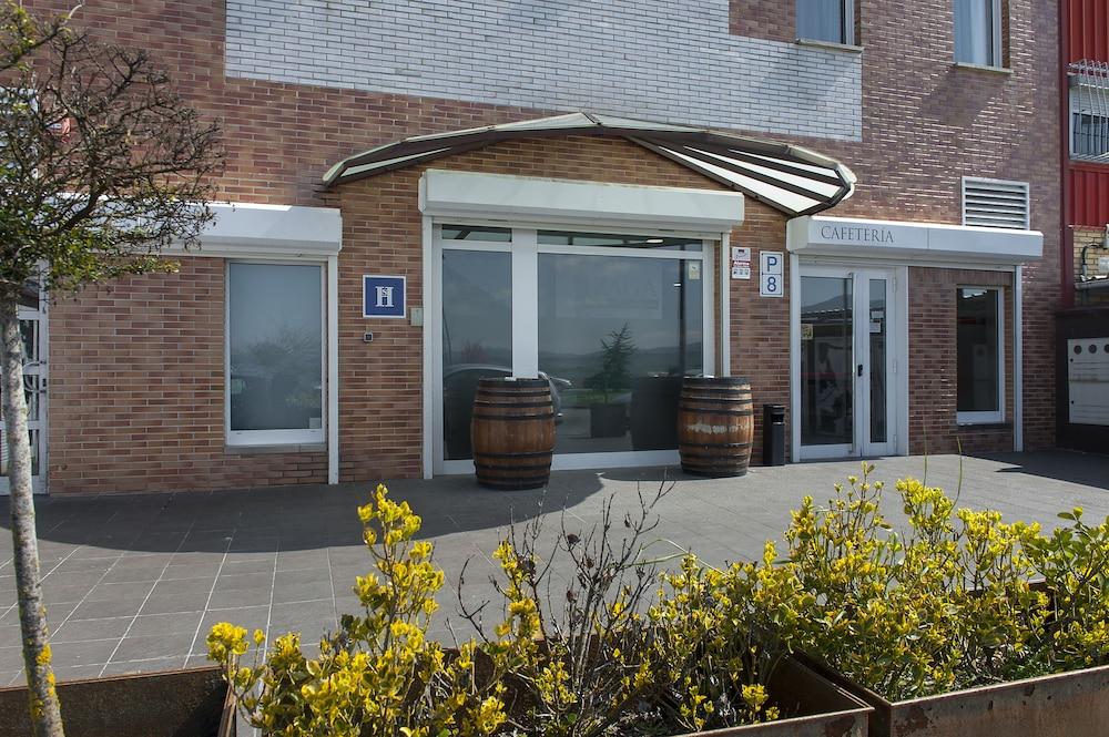 Iraipe Izaga Hostal Noáin Buitenkant foto
