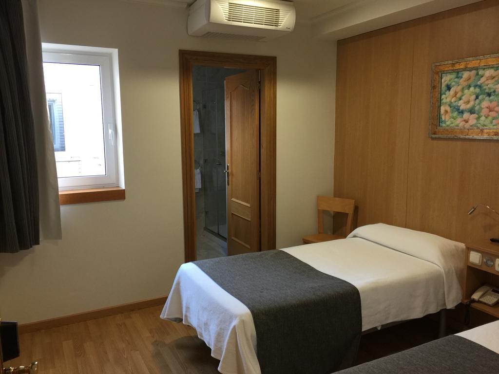 Iraipe Izaga Hostal Noáin Buitenkant foto
