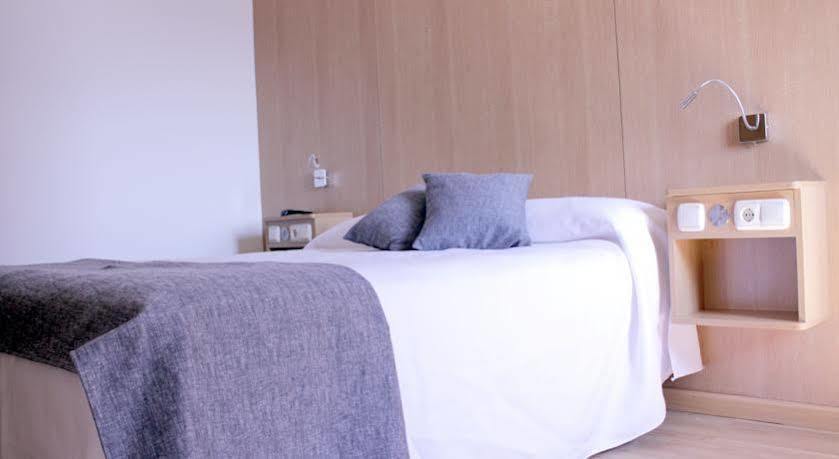 Iraipe Izaga Hostal Noáin Buitenkant foto