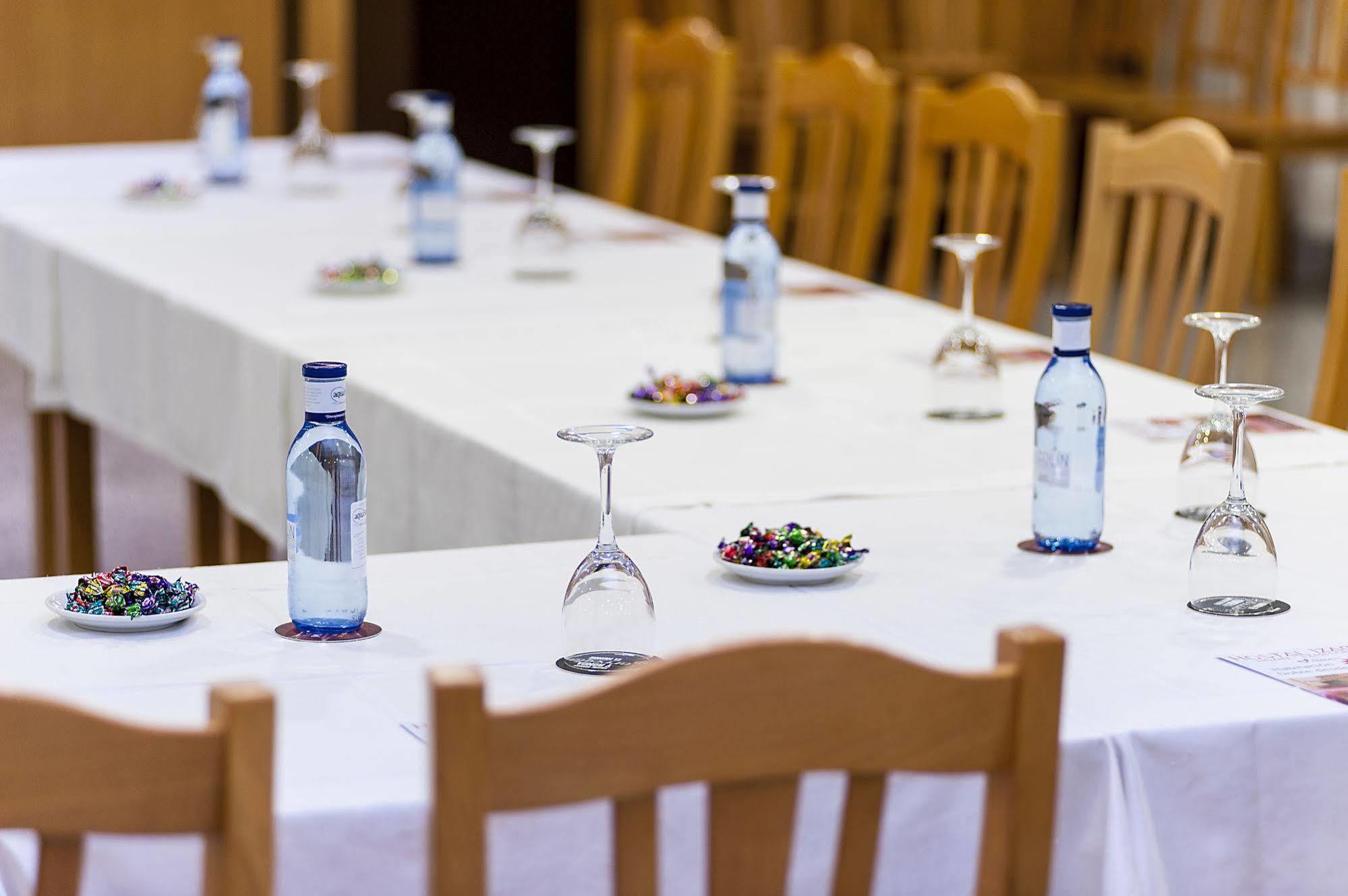 Iraipe Izaga Hostal Noáin Buitenkant foto